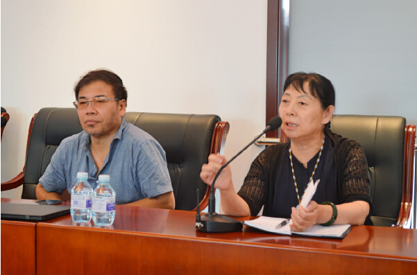 门头沟区作协主席马淑琴主持讲座 门头沟区作协主席马淑琴主持讲座