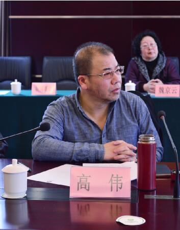 《中国作家》副主编高伟主持纪实文学《寻找李文斌》研讨会
