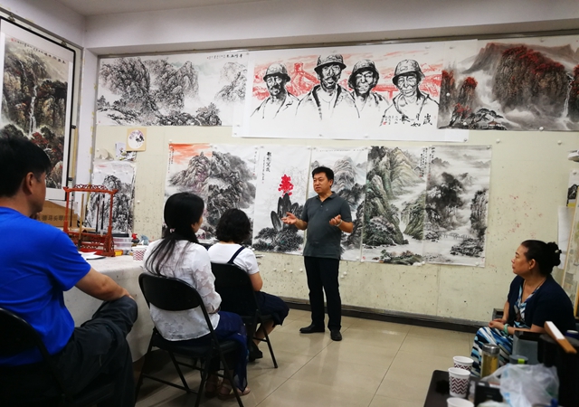 1-区文联党组书记、常务副主席彭天和讲话(姚宝良摄) 1-区文联党组书记、常务副主席彭天和讲话(姚宝良摄)