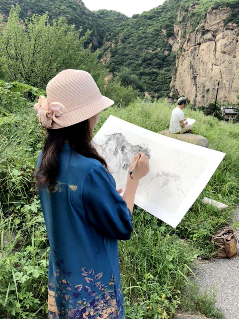 插图4:学员们在认真写生 插图4:学员们在认真写生