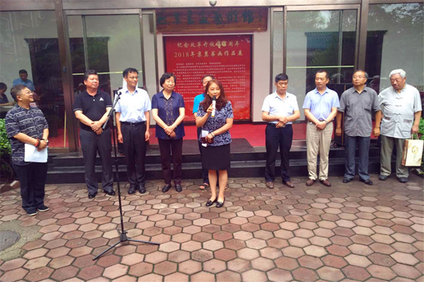 1东城区政协副主席颜华宣布展览开幕 1东城区政协副主席颜华宣布展览开幕