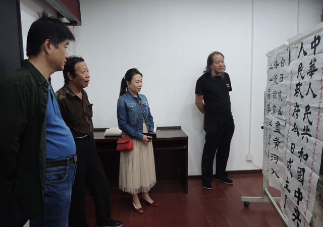 1-书法作品评审现场（任海濛摄）