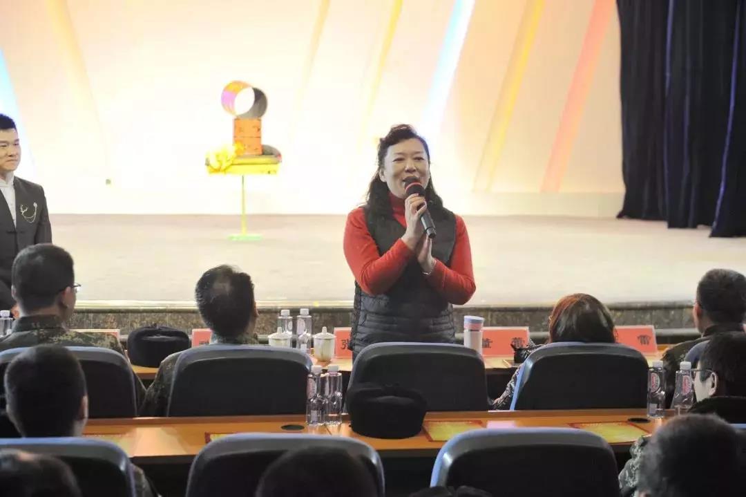 北京杂协主席张红向部队官兵致以节日的问候 北京杂协主席张红向部队官兵致以节日的问候