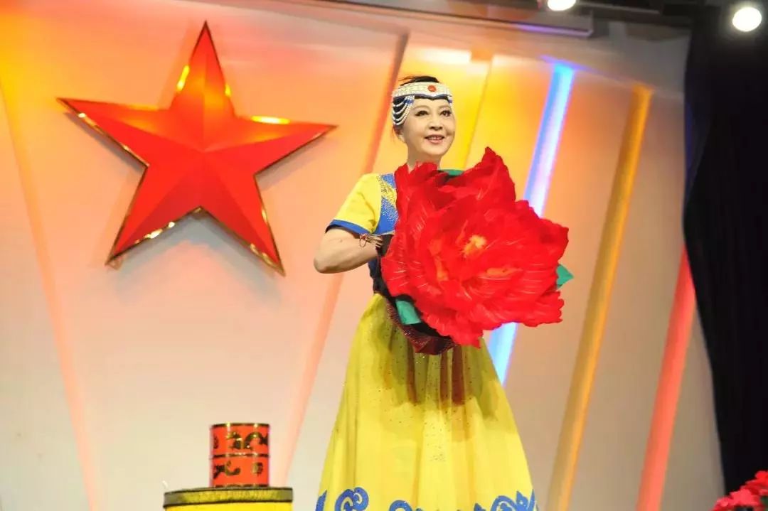 魔术《罩子·明天的生活更美好》 魔术《罩子·明天的生活更美好》