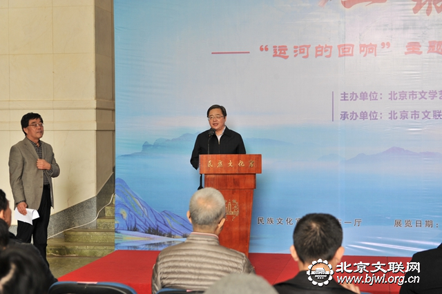 0市委宣传部副巡视员梅松宣布展览开幕