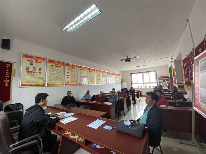 2-军响村垃圾分类指导员参加垃圾分类培训现场(白雪摄) 2-军响村垃圾分类指导员参加垃圾分类培训现场(白雪摄)