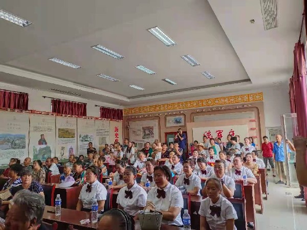 插图2:现场观众 插图2:现场观众
