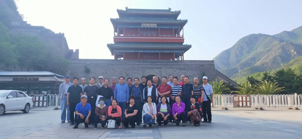 3、参观居庸关后合影 3、参观居庸关后合影