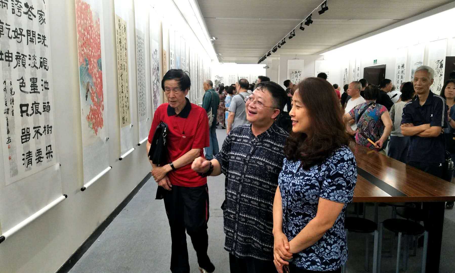 2参观展览 2参观展览