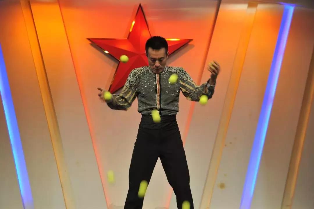 杂技《激踏·球技》 杂技《激踏·球技》