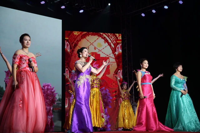 02歌伴舞《春天的故事》