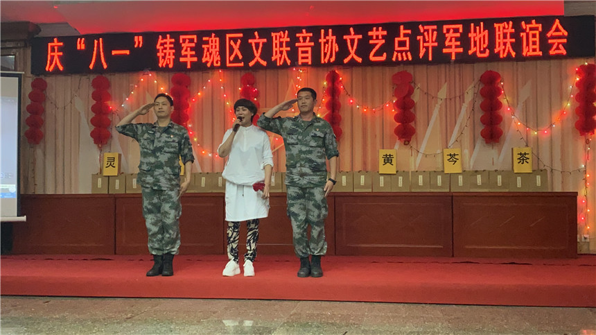 12-张爱老师演唱歌曲《芦花》，士兵致敬