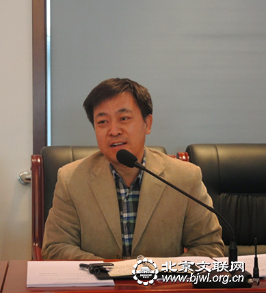 区文联党组书记、常务副主席彭天和传达中国文联十大会议精神 任海濛 摄