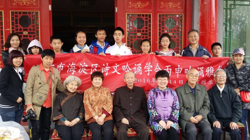 参加活动的师生合影