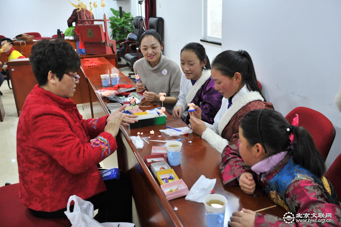 跟李琳老师学习面塑技艺