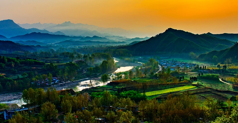 山村春来早 王东 摄