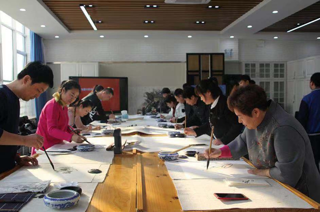 图3  密云区书画家现场挥毫泼墨