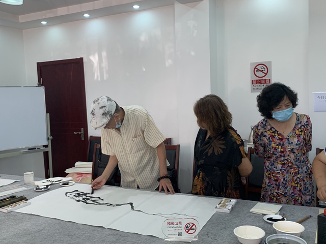中国美术家协会会员 崔君旺现场作画 中国美术家协会会员 崔君旺现场作画