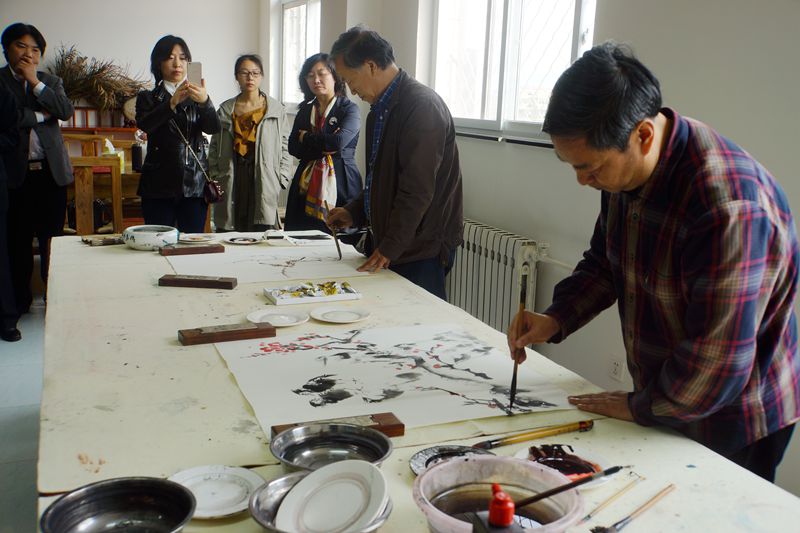 插图5：活动结束，书画家举行小型笔会