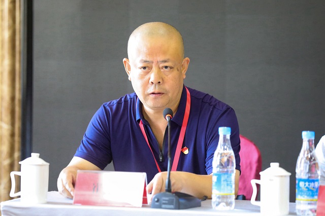 7 丰台美协四届理事会副主席兼秘书长崔泽培主持会议 7 丰台美协四届理事会副主席兼秘书长崔泽培主持会议