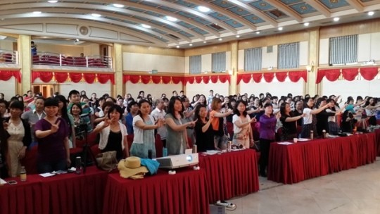 2、密云音协、曲协、戏协会员培训课上与老师互动.jpg 2、密云音协、曲协、戏协会员培训课上与老师互动.jpg