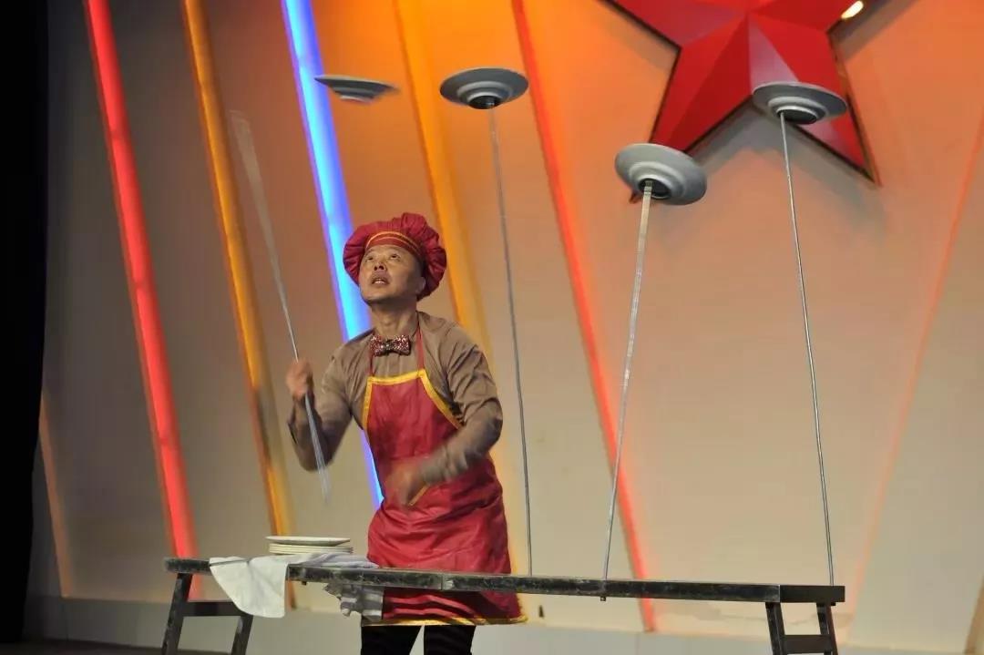 滑稽杂技《快乐的厨房》 滑稽杂技《快乐的厨房》