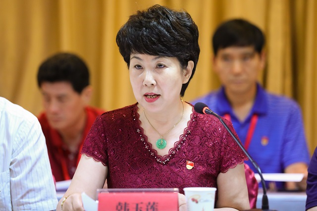 2 丰台区文联秘书长韩玉莲主持中共党员代表大会 2 丰台区文联秘书长韩玉莲主持中共党员代表大会