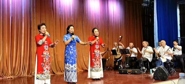 插图2:会员演出中 插图2:会员演出中