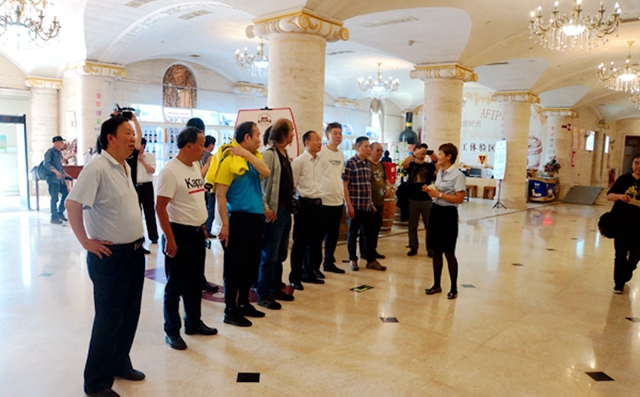 插图3：艺术家前往采风第一站”张裕爱斐堡“