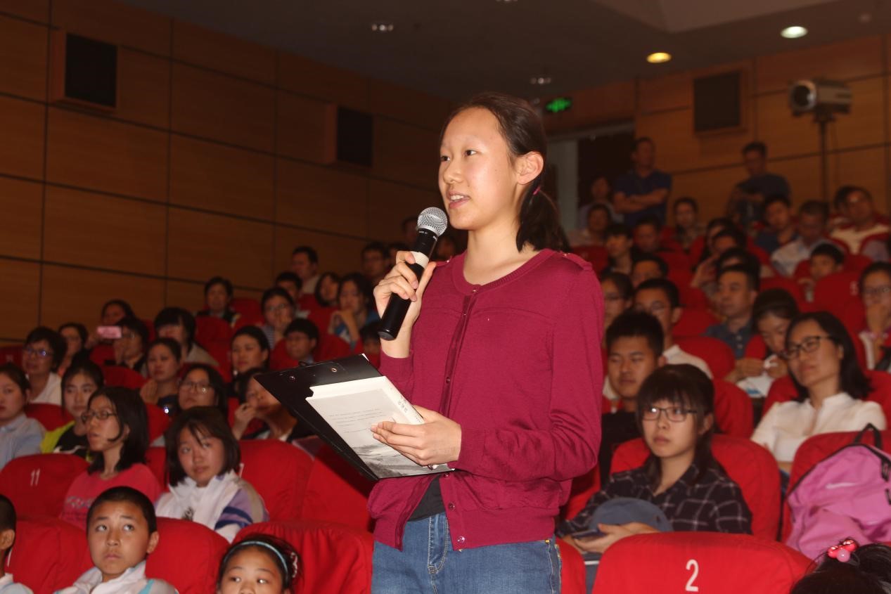 现场观众踊跃提问