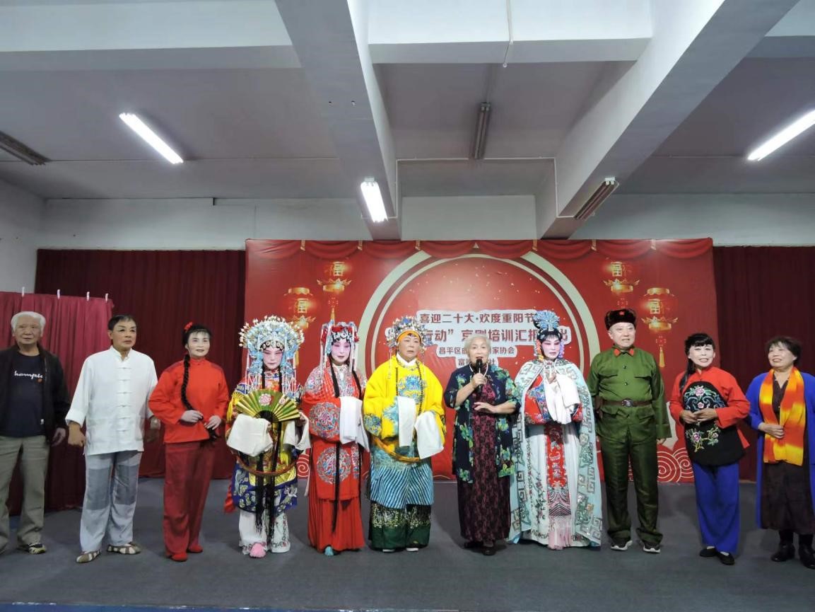 演员合唱《大唐贵妃·梨花颂》 京剧领唱:崔郾玉 演员合唱《大唐贵妃·梨花颂》 京剧领唱:崔郾玉