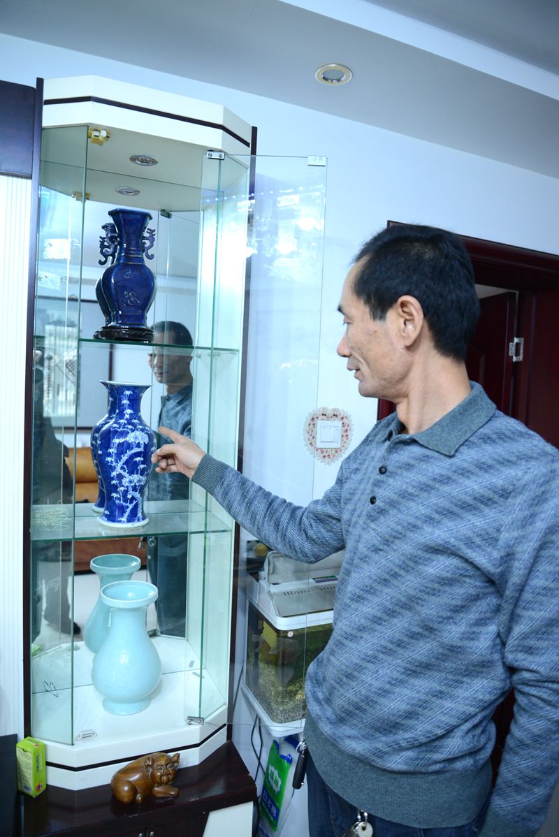 插图3：赵洪京讲解收藏瓷器知识