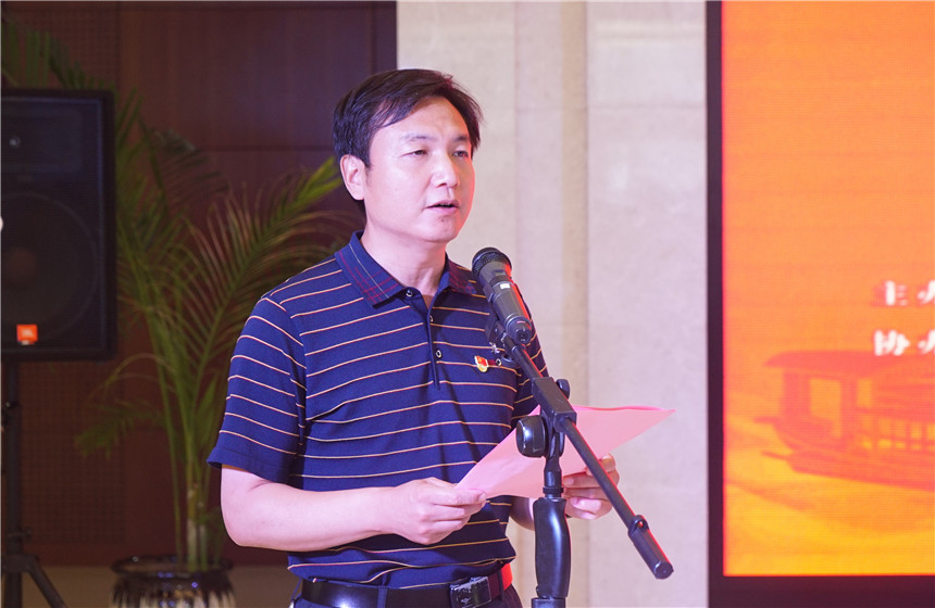 平谷区文联党组书记、主席刘亚东主持开幕仪式 平谷区文联党组书记、主席刘亚东主持开幕仪式