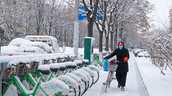 冷富桂《准备接岗的志愿者》 冷富桂《准备接岗的志愿者》