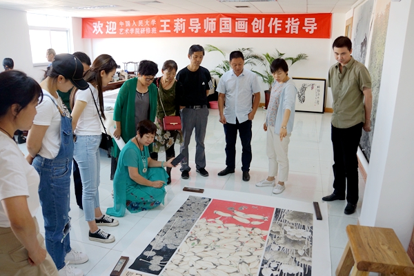 插图6：王莉导师团队王娜娜点评会员作品