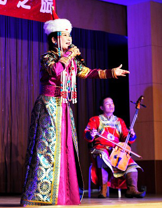 04 独唱《辽阔的草原》.jpg