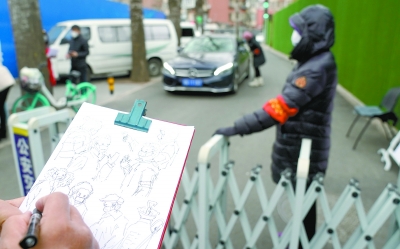 6张俊显用纸笔记录下基层工作者群像以便于回家进行后期创作。