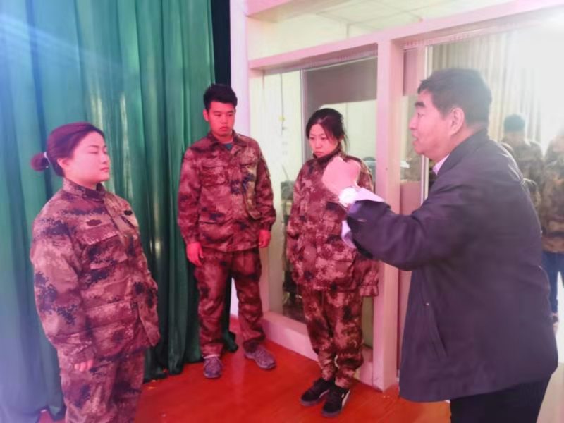 2朝阳区文联赴新疆开展文艺扶贫(向菲摄) 2朝阳区文联赴新疆开展文艺扶贫(向菲摄)