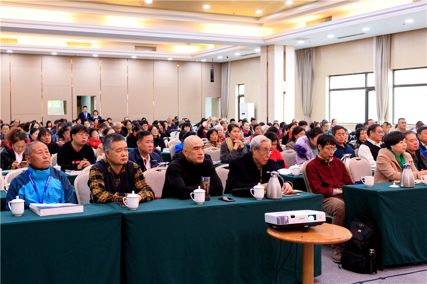 3观众们认真聆听党课 3观众们认真聆听党课