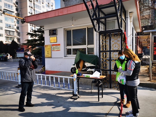 2-摄协主席赵明利深入社区拍摄 2-摄协主席赵明利深入社区拍摄