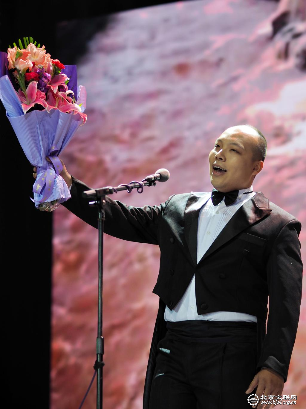 男声独唱《滚滚长江东逝水》演唱:李勐 男声独唱《滚滚长江东逝水》演唱:李勐