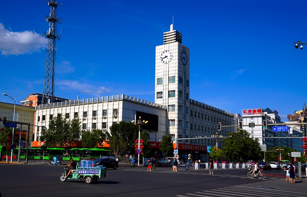 插图4:入选组照《鼓楼东大街》(2019年) 插图4:入选组照《鼓楼东大街》(2019年)