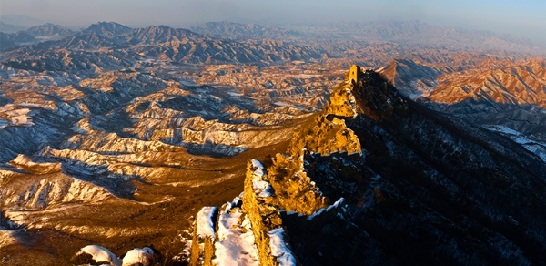 图2、李如升金奖作品《雪域蛟龙》