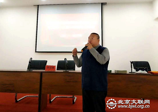 插图3：著名玉器鉴赏收藏家徐泊涛老师讲课