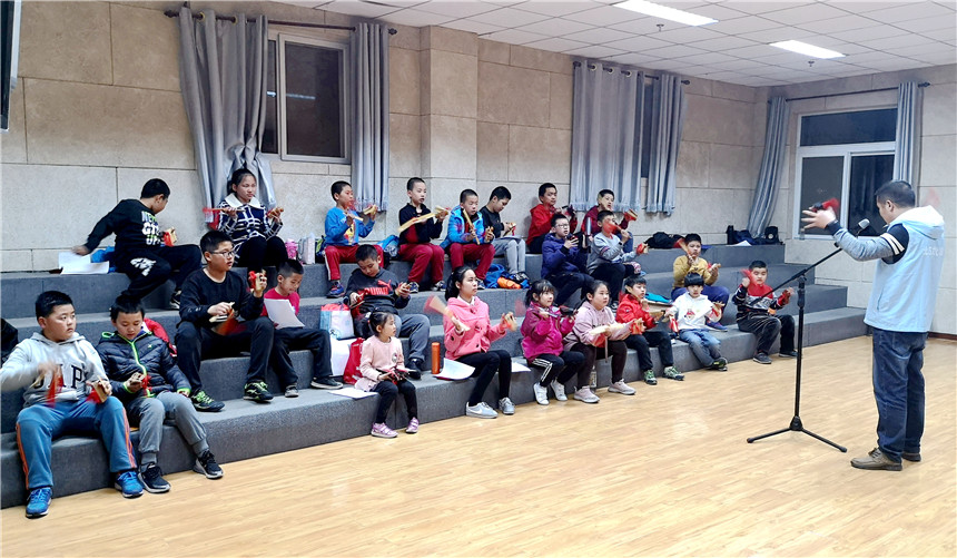 图5、对学生的快板教学中