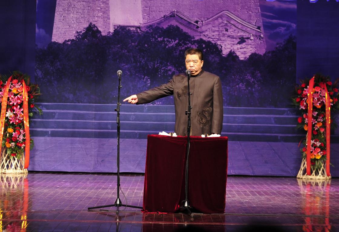 孟凡贵表演相声《误会》.JPG