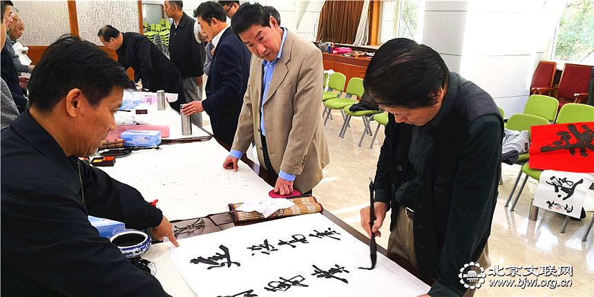 书法家挥毫泼墨