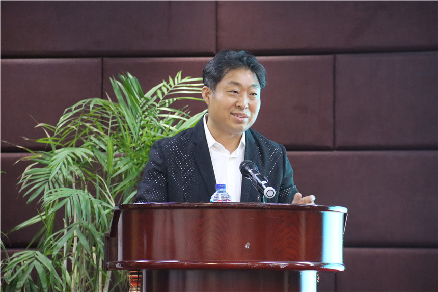 海淀文联主席苗地发表《跋涉在文学的道路上》的讲话 海淀文联主席苗地发表《跋涉在文学的道路上》的讲话
