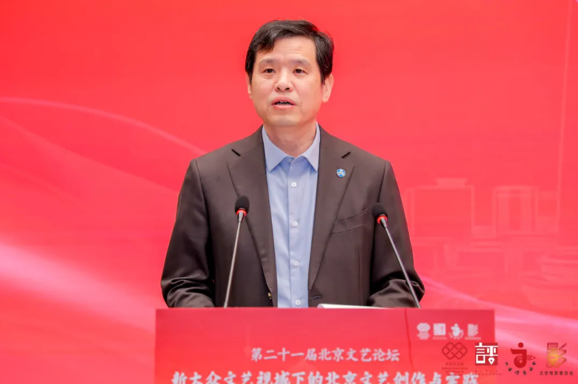 中国评协副主席兼秘书长、中国文联文艺评论中心主任徐粤春