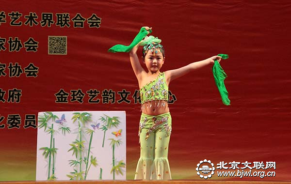 高旖旎小朋友表演魔术 高旖旎小朋友表演魔术